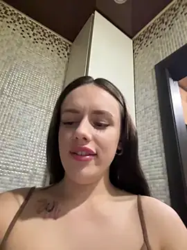 Snapshot of Lisaaan chatting on 12/13/24, 12:39 Lisaaan online show from 12/13/24, 12:39