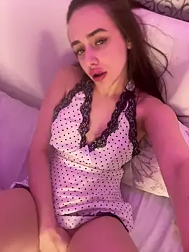 Snapshot of Lisaaan chatting on 10/04/25, 02:15 Lisaaan online show from 10/04/25, 02:15