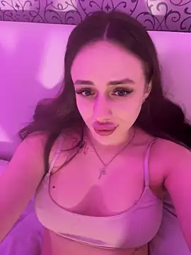 Snapshot of Lisaaan chatting on 11/21/25, 02:27 Lisaaan online show from 11/21/25, 02:27