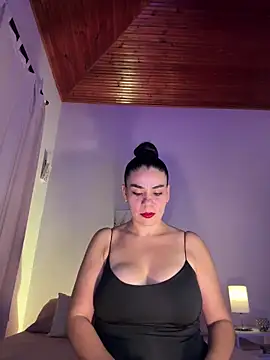 Snapshot of MeganDupont chatting on 12/04/24, 11:24 MeganDupont online show from 12/04/24, 11:24