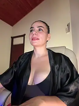 Snapshot of MeganDupont chatting on 12/30/24, 11:06 MeganDupont online show from 12/30/24, 11:06