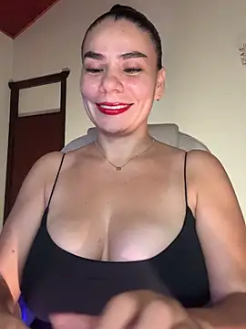 Snapshot of MeganDupont chatting on 01/04/25, 02:25 MeganDupont online show from 01/04/25, 02:25