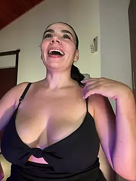 Snapshot of MeganDupont chatting on 01/14/25, 10:02 MeganDupont online show from 01/14/25, 10:02