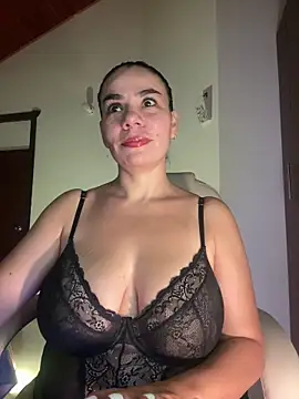 Snapshot of MeganDupont chatting on 02/14/25, 03:33 MeganDupont online show from 02/14/25, 03:33