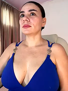 Snapshot of MeganDupont chatting on 09/24/25, 01:03 MeganDupont online show from 09/24/25, 01:03