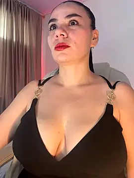 Snapshot of MeganDupont chatting on 11/24/25, 01:11 MeganDupont online show from 11/24/25, 01:11