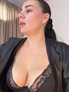 Snapshot of MeganDupont chatting on 12/01/25, 02:00 MeganDupont online show from 12/01/25, 02:00