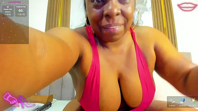 Snapshot of CristinSexy chatting on 06/09/26, 11:33 CristinSexy online show from 06/09/26, 11:33