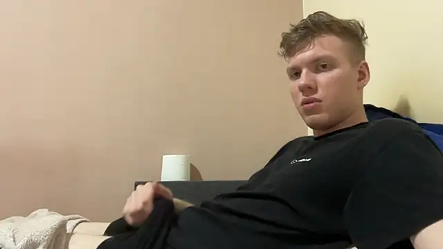 Snapshot of sexybooii6968 chatting on 10/24/25, 04:36 sexybooii6968 online show from 10/24/25, 04:36