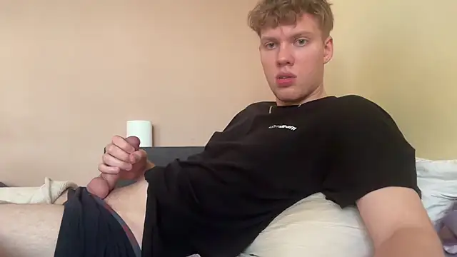 Snapshot of sexybooii6968 chatting on 10/25/25, 01:51 sexybooii6968 online show from 10/25/25, 01:51