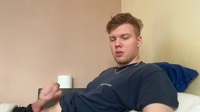 Snapshot of sexybooii6968 chatting on 10/28/25, 01:03 sexybooii6968 online show from 10/28/25, 01:03