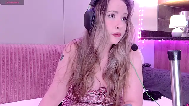 Snapshot of ScarletCarnal chatting on 10/25/25, 08:47 ScarletCarnal online show from 10/25/25, 08:47