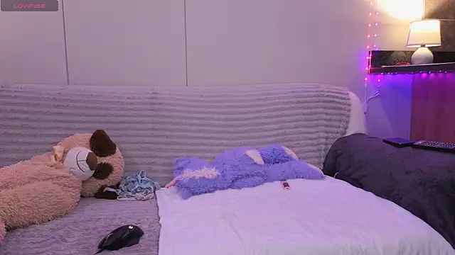 Snapshot of ScarletCarnal chatting on 12/20/25, 12:29 ScarletCarnal online show from 12/20/25, 12:29