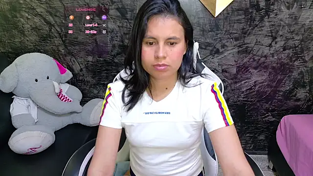 Snapshot of olivia_love_ chatting on 06/17/26, 09:05 olivia love online show from 06/17/26, 09:05