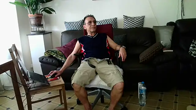 Snapshot of HETEREOMAN chatting on 09/21/25, 03:57 HETEREOMAN online show from 09/21/25, 03:57