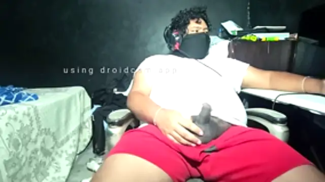 Snapshot of mikfgh50 chatting on 11/02/25, 10:23 mikfgh50 online show from 11/02/25, 10:23