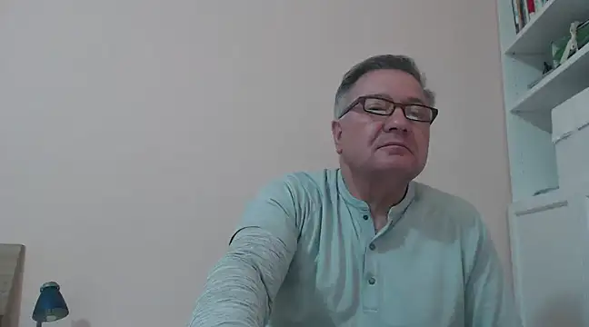 Snapshot of YOU6me chatting on 12/18/24, 05:31 YOU6me online show from 12/18/24, 05:31