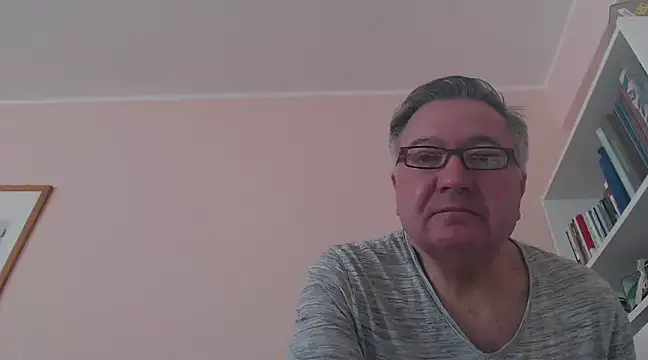 Snapshot of YOU6me chatting on 12/20/24, 09:43 YOU6me online show from 12/20/24, 09:43