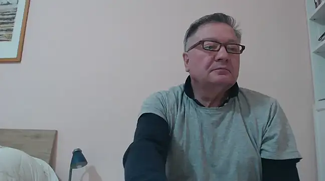 Snapshot of YOU6me chatting on 12/23/24, 02:39 YOU6me online show from 12/23/24, 02:39