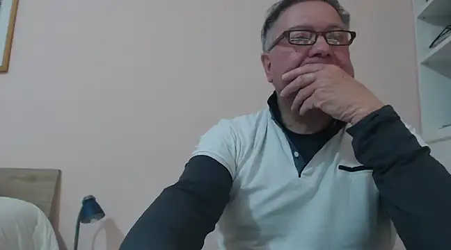 Snapshot of YOU6me chatting on 12/26/24, 06:12 YOU6me online show from 12/26/24, 06:12