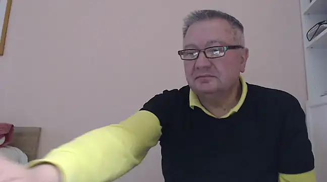 Snapshot of YOU6me chatting on 01/05/25, 03:23 YOU6me online show from 01/05/25, 03:23
