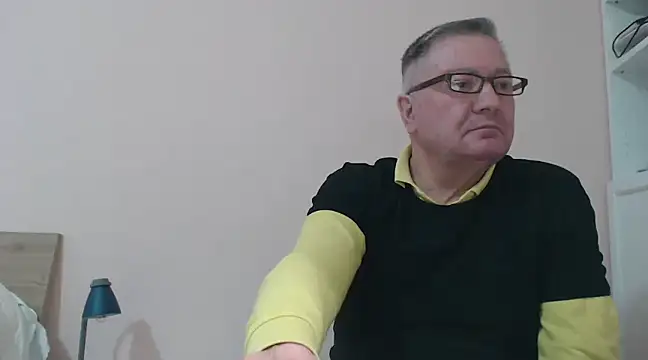 Snapshot of YOU6me chatting on 01/06/25, 02:47 YOU6me online show from 01/06/25, 02:47