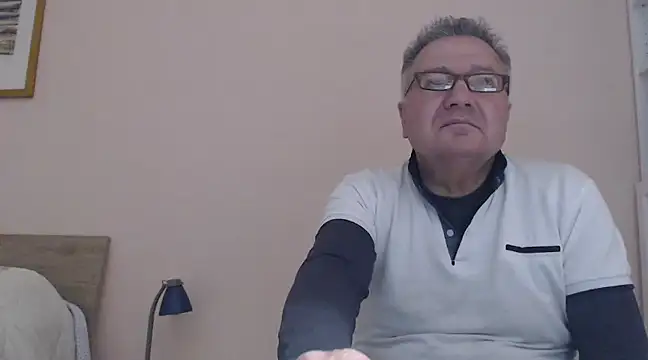 Snapshot of YOU6me chatting on 01/15/25, 03:39 YOU6me online show from 01/15/25, 03:39