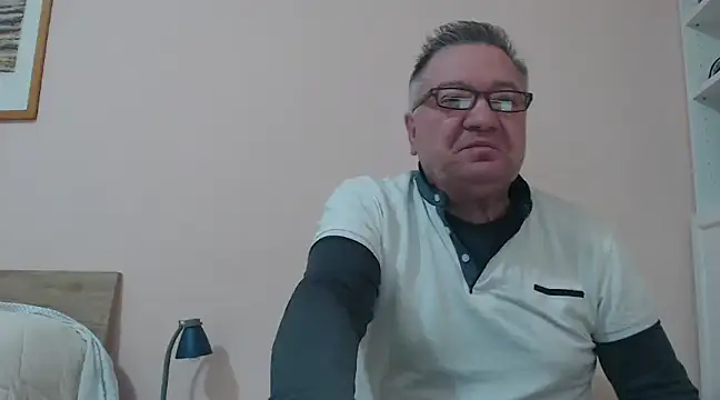 Snapshot of YOU6me chatting on 01/18/25, 04:42 YOU6me online show from 01/18/25, 04:42