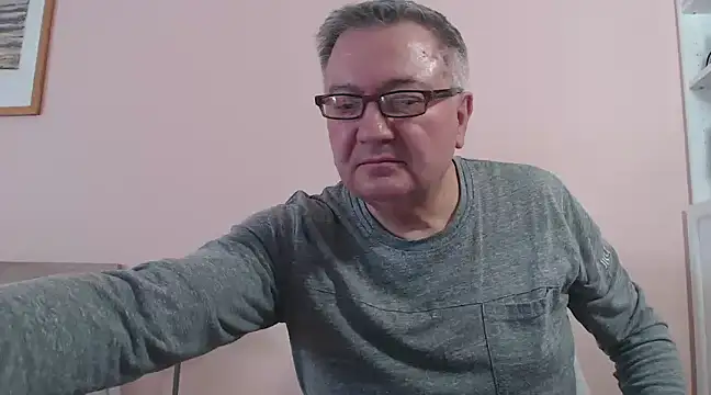 Snapshot of YOU6me chatting on 01/25/25, 10:08 YOU6me online show from 01/25/25, 10:08