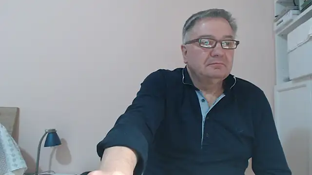 Snapshot of YOU6me chatting on 02/22/25, 10:20 YOU6me online show from 02/22/25, 10:20