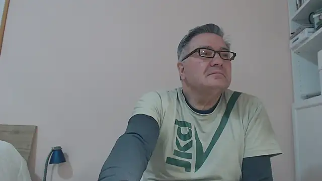 Snapshot of YOU6me chatting on 02/26/25, 04:03 YOU6me online show from 02/26/25, 04:03