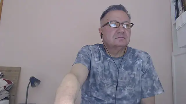 Snapshot of YOU6me chatting on 09/08/25, 03:22 YOU6me online show from 09/08/25, 03:22