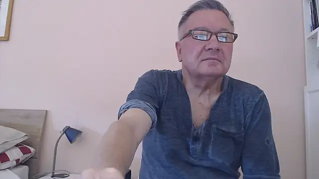 Snapshot of YOU6me chatting on 09/19/25, 06:48 YOU6me online show from 09/19/25, 06:48