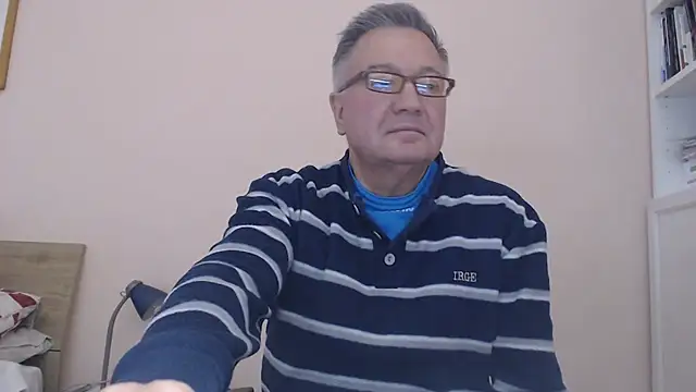 Snapshot of YOU6me chatting on 10/01/25, 02:12 YOU6me online show from 10/01/25, 02:12