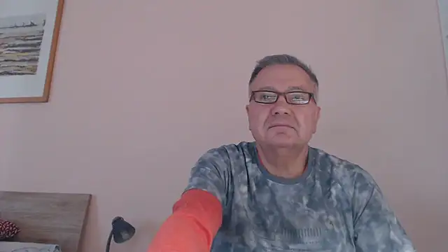 Snapshot of YOU6me chatting on 10/15/25, 10:37 YOU6me online show from 10/15/25, 10:37