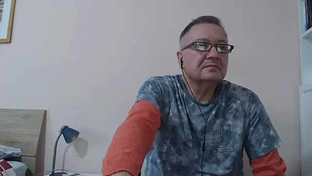 Snapshot of YOU6me chatting on 10/17/25, 10:40 YOU6me online show from 10/17/25, 10:40