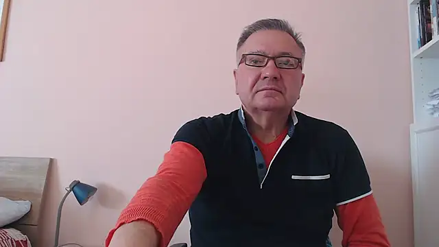 Snapshot of YOU6me chatting on 10/23/25, 07:51 YOU6me online show from 10/23/25, 07:51