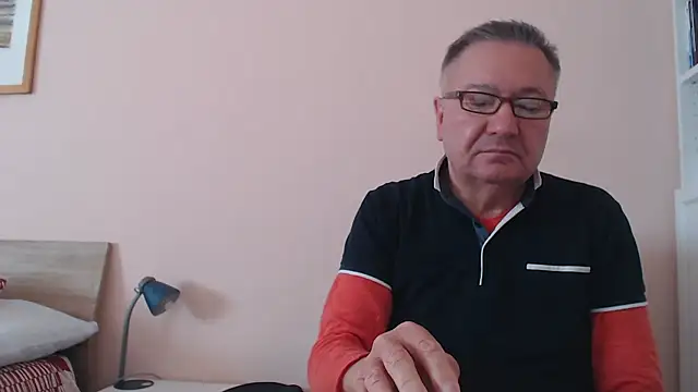 Snapshot of YOU6me chatting on 10/24/25, 08:00 YOU6me online show from 10/24/25, 08:00