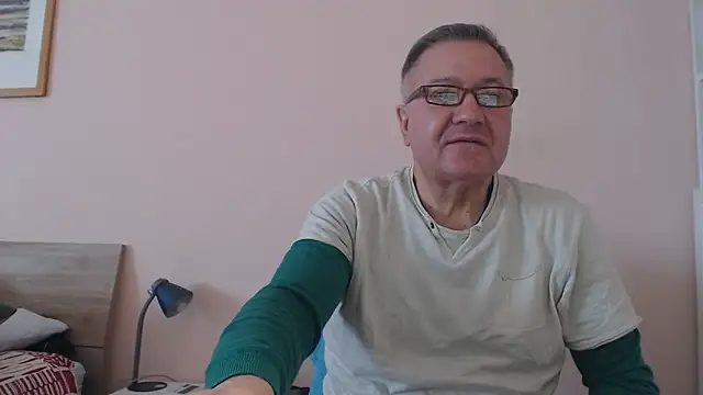 Snapshot of YOU6me chatting on 10/25/25, 09:06 YOU6me online show from 10/25/25, 09:06