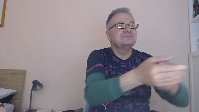 Snapshot of YOU6me chatting on 10/28/25, 04:31 YOU6me online show from 10/28/25, 04:31