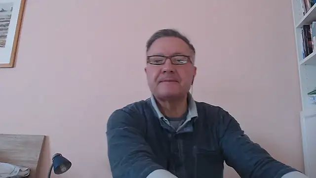 Snapshot of YOU6me chatting on 11/05/25, 11:21 YOU6me online show from 11/05/25, 11:21