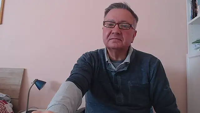 Snapshot of YOU6me chatting on 11/06/25, 10:05 YOU6me online show from 11/06/25, 10:05