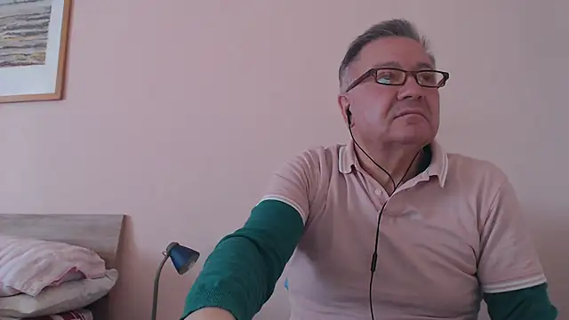 Snapshot of YOU6me chatting on 11/15/25, 10:34 YOU6me online show from 11/15/25, 10:34