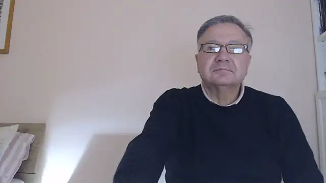 Snapshot of YOU6me chatting on 11/19/25, 04:40 YOU6me online show from 11/19/25, 04:40