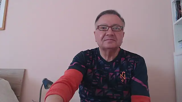 Snapshot of YOU6me chatting on 11/20/25, 10:37 YOU6me online show from 11/20/25, 10:37