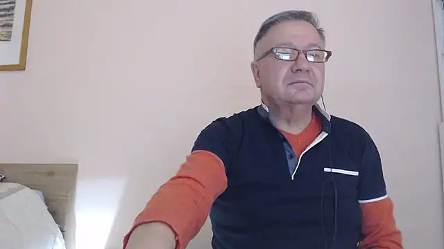 Snapshot of YOU6me chatting on 11/21/25, 05:22 YOU6me online show from 11/21/25, 05:22