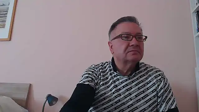 Snapshot of YOU6me chatting on 11/23/25, 08:58 YOU6me online show from 11/23/25, 08:58