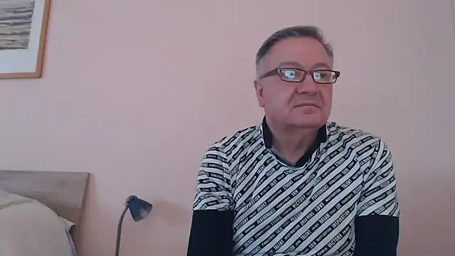 Snapshot of YOU6me chatting on 11/24/25, 08:36 YOU6me online show from 11/24/25, 08:36