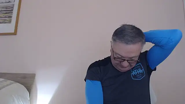 Snapshot of YOU6me chatting on 11/27/25, 02:41 YOU6me online show from 11/27/25, 02:41