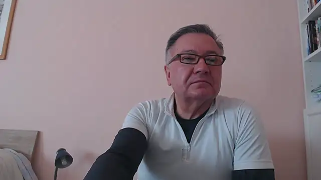 Snapshot of YOU6me chatting on 11/30/25, 08:51 YOU6me online show from 11/30/25, 08:51